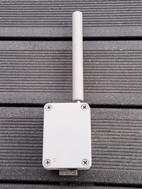 Meshtastic node with 869MHz DIY antenna, removable top installation