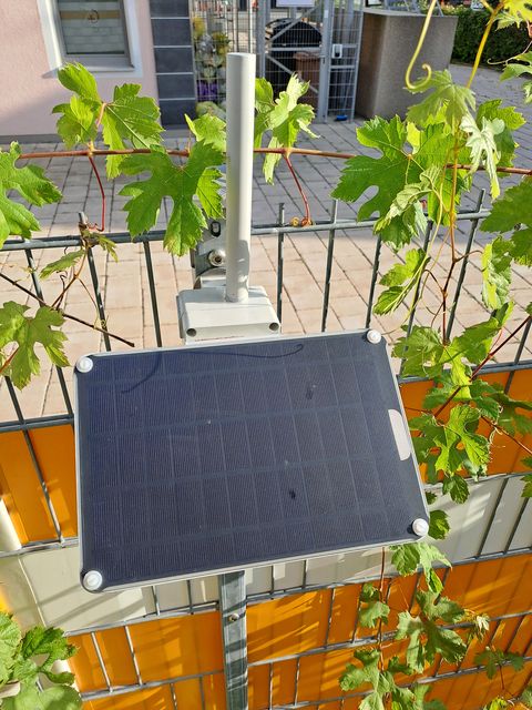 Meshtastic solar node with 869MHz DIY antenna and magnet mount, fix top installation